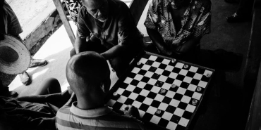 Unlu-Oyuncu-Damla-Sonmez-FBI-Ajaniyla-Evlendi-Sosyal-Medya-Calkalandi-featured