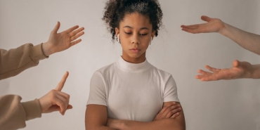 Fenomen-Hanife8217den-Elestirilere-Sert-Yanit-8216Ben-Actim-Sen-de-Bakmayiver8217-featured