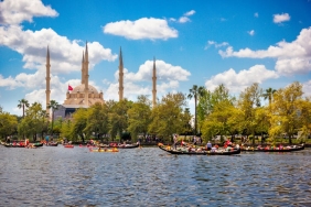 Sabanci-Ailesinde-Cifte-Dugun-Heyecani-Adana-ve-Istanbul-Secildi-featured