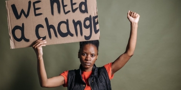 Devrim-Ozkan-Shane-Larkin-Ask-Iddialarina-Noktayi-Koydu-featured