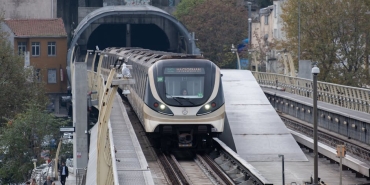 Maye-Musk-Istanbul8217da-Surpriz-Detayi-Acikladi-Toplu-Tasima-Hayrani-featured