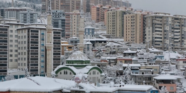 Pelin-Batu-Italya8217da-Mahsur-Kaldi-Ucus-Iptalleri-Gozyaslarina-Bogdu-featured