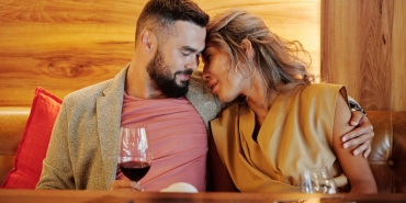 Sadakatsiz8217in-Ali8217si-Alp-Akar-20-Yasina-Basti-Sevgilisiyle-Pozu-Gundem-Oldu-featured