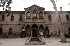 Sila-Turkoglu8217nun-Lise-Fotografi-Ortaya-Cikti-Gundem-Oldu-featured