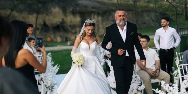 Kadir-Ezildi8217nin-Evindeki-Ters-Kasiklar-ve-Annesinin-Evlilik-Plani-featured