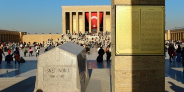 Orhan-Gencebay-ve-Gonca-Cilasun8217dan-Ataturk8217e-Duygusal-Anma-featured